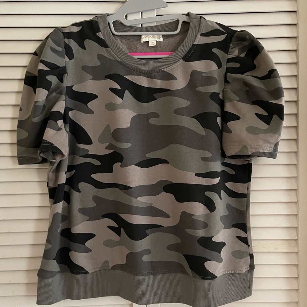 XL Camo Puff Short Sleeve Top